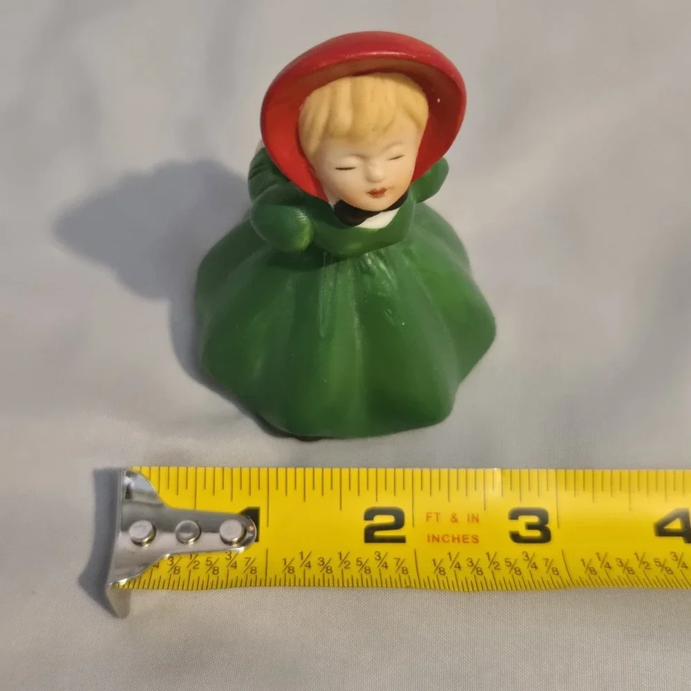 Enesco 1999 Figurine Old Fashion Kissing Girl Christmas Gift Ceramic Decoration